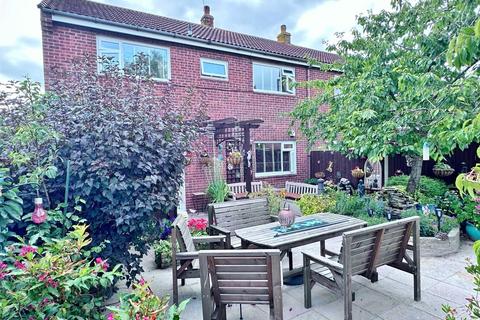 21 Ash Close, Eastbourne, BN22 0UR