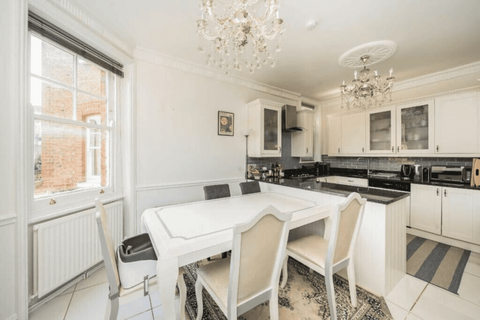 2 bedroom apartment to rent, Wexford Road, London, SW12