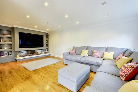 30 Derby Road, Hilton, Derby, DE65 5FP