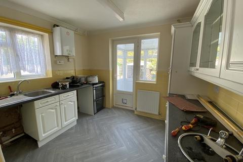 3 bedroom semi-detached house to rent, Wilmington Way, Brighton BN1