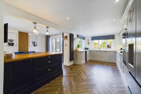 8 Brook Lane, Towcester, NN12 6YL