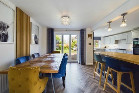 8 Brook Lane, Towcester, NN12 6YL