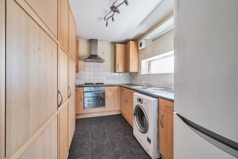 2 bedroom flat for sale, Tylney Close, Chigwell, London, IG7