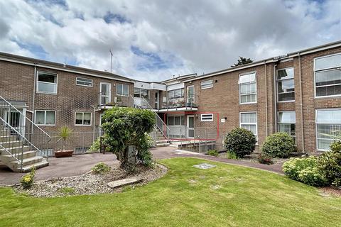 12 Benson Gardens, Truro, TR1 1DR