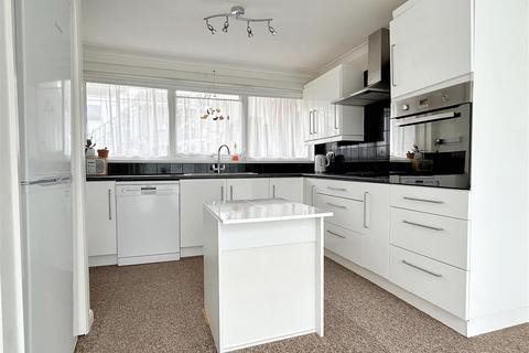 12 Benson Gardens, Truro, TR1 1DR