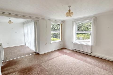 12 Benson Gardens, Truro, TR1 1DR