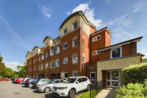 1 bedroom apartment for sale, Oaktree Court, Addlestone Park, Addlestone, Surrey, KT15