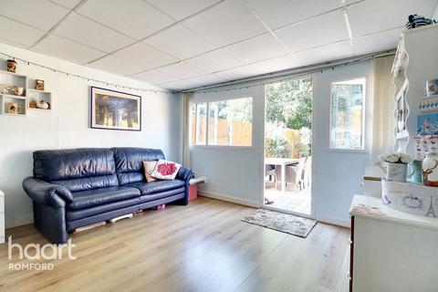 23 Willow Street, Romford, RM7 7LJ
