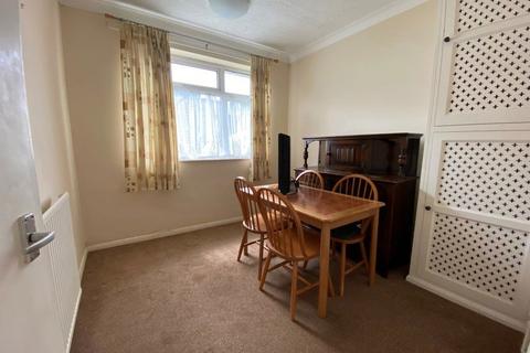 2 bedroom bungalow to rent, Essex Close, Corby