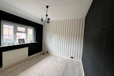 3 bedroom semi-detached house for sale, Leigh Crescent, New Addington, Croydon, Surrey