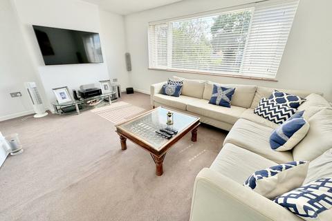 2 bedroom flat for sale, 181 Sandbanks Road, Whitecliff, Poole, BH14