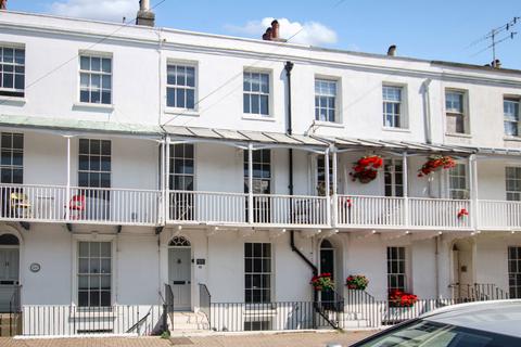 5 bedroom terraced house for sale, Warwick Road, Worthing BN11 3ET