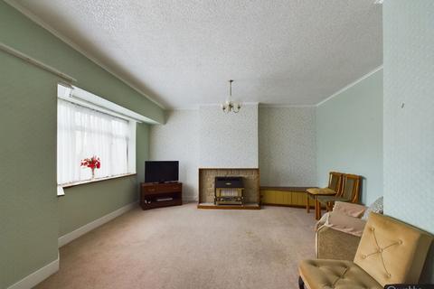 2 bedroom maisonette for sale, North Downs Road, Croydon