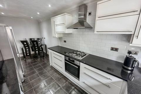5 Degas Close, Salford, M7 3BG