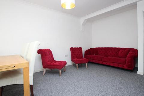 4 bedroom semi-detached house to rent, Station Road, Bristol BS34