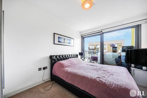 2 bedroom flat to rent, Craig Tower, London E3