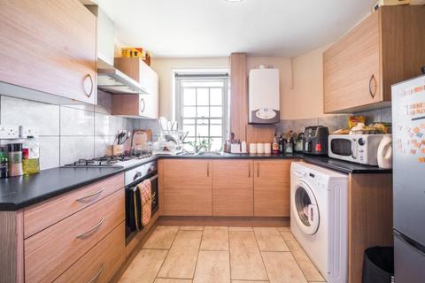 2 bedroom flat to rent, Albion Avenue, Clapham SW8