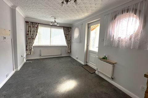 2 bedroom semi-detached bungalow for sale, Gloucester Ave, Lowestoft, NR32