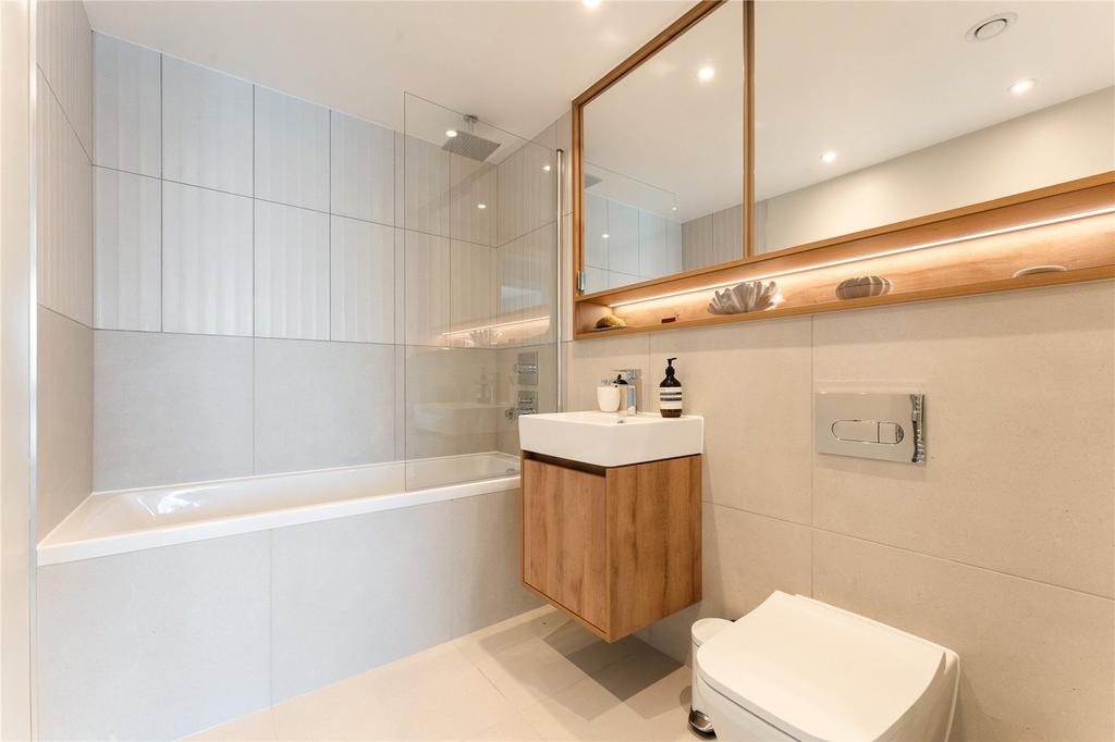 E303 Bathroom