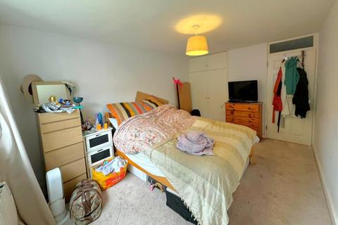 1 bedroom apartment to rent, College Court, Woking GU22