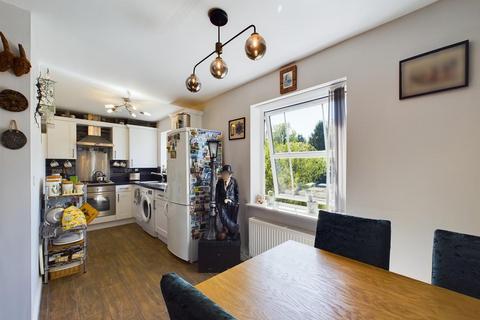 13 Cwrt Lando, Pembrey, Burry Port, SA16 0YE
