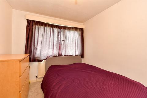 110 Shepherds Close, Romford, RM6 5AJ