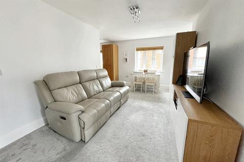 2 bedroom flat for sale, Ferndown