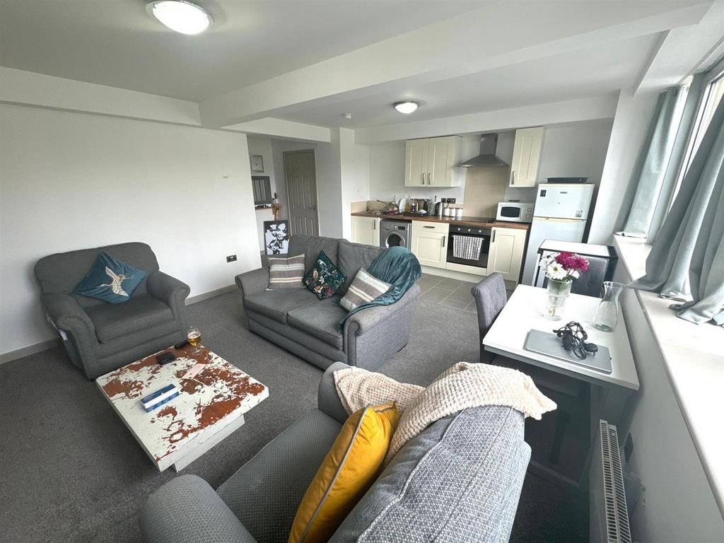 Living room pic 3.jpeg