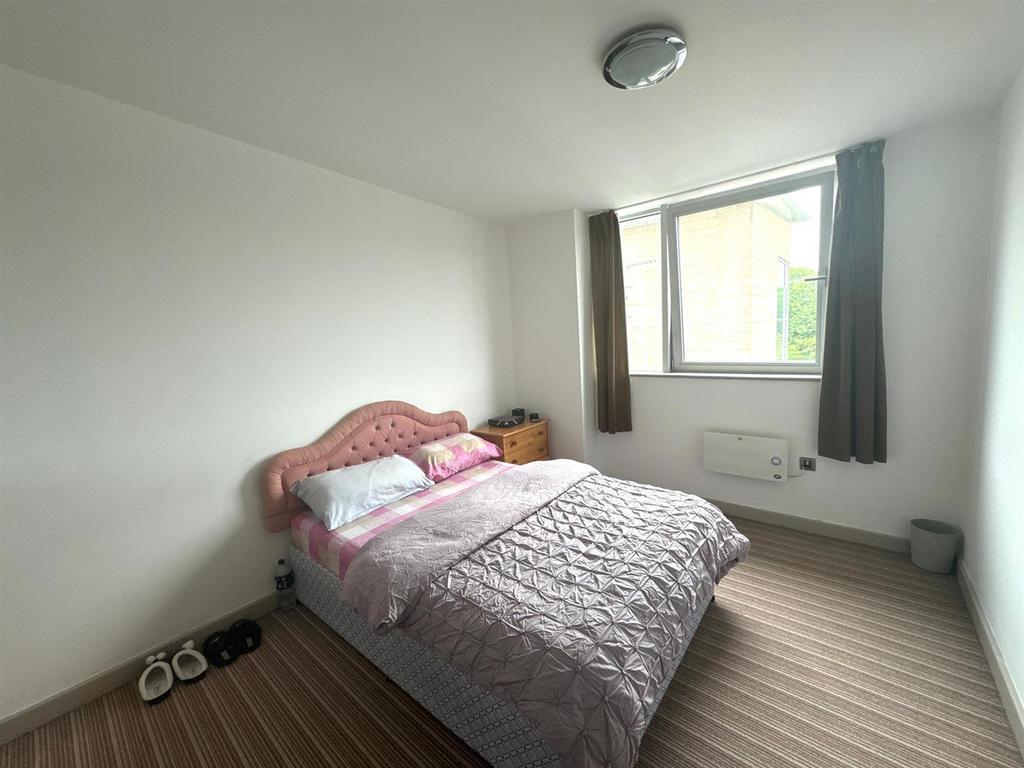 Bedroom 1 pic 2.jpeg