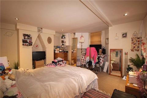 1 bedroom in a house share to rent, Guildford Park Road, Guildford, Surrey, GU2