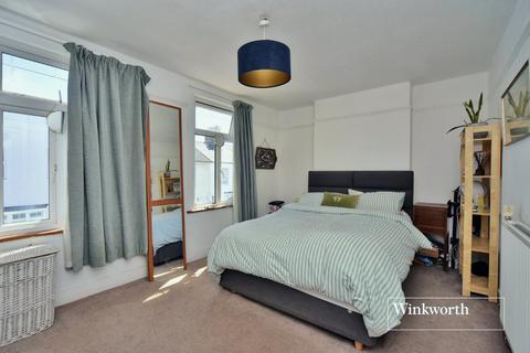 71 Longfellow Road, Worcester Park, KT4 8BE