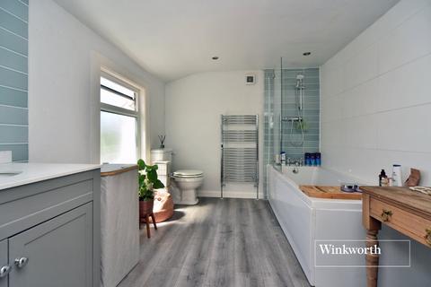 71 Longfellow Road, Worcester Park, KT4 8BE