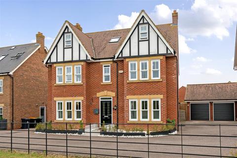 5 bedroom detached house for sale, Gleneagles Close, Great Denham