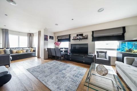 3 bedroom flat for sale, Croft House, Heritage Avenue, London, NW9