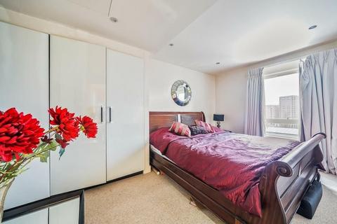 3 bedroom flat for sale, Croft House, Heritage Avenue, London, NW9