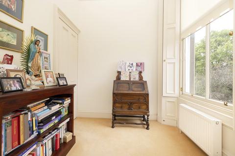 2/3 Strathearn Road, Edinburgh, EH9 2AH