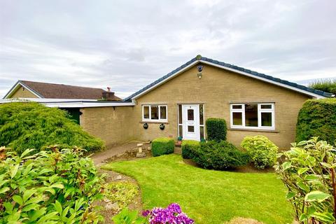 2 bedroom detached bungalow for sale, Hoylake Avenue, Huddersfield