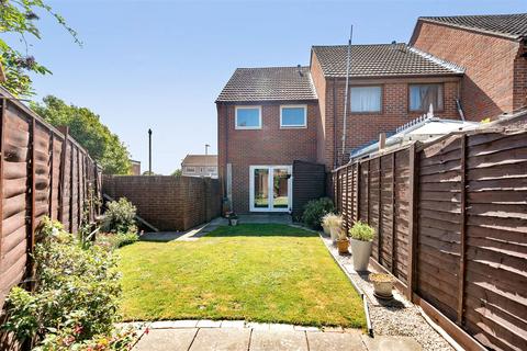 3 bedroom end of terrace house for sale, Station Road, Hayling Island PO11