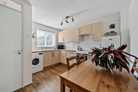 3 bedroom end of terrace house for sale, Station Road, Hayling Island PO11