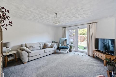 3 bedroom end of terrace house for sale, Station Road, Hayling Island PO11