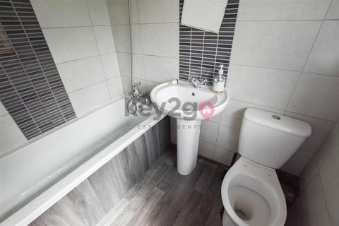 32 Everingham Close, Sheffield, S5 7LP