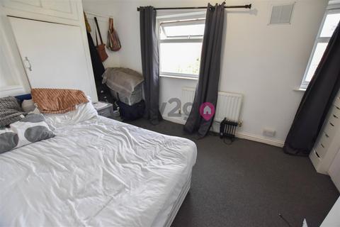 32 Everingham Close, Sheffield, S5 7LP