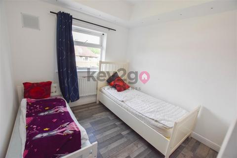 32 Everingham Close, Sheffield, S5 7LP