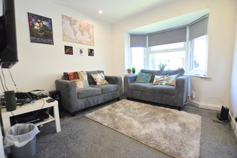 2 bedroom apartment to rent, Headingley Mount, Leeds LS6