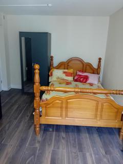 Studio to rent, Enfield , EN3