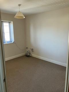 2 bedroom flat to rent, Ilminster Road, Taunton TA1