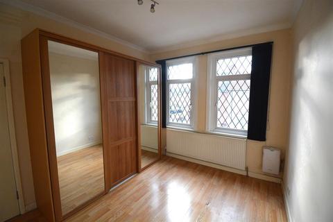 3 bedroom terraced house for sale, Tiverton Road, Hounslow TW3