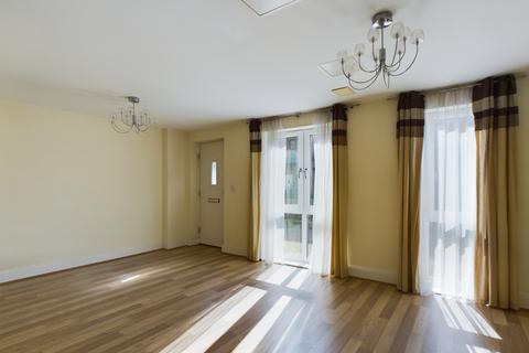 2 bedroom ground floor maisonette for sale, Pepys Court, Cambridge, Cambridgeshire