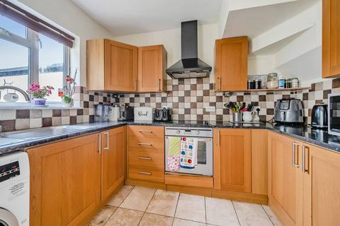 11 Linden Close, Ruislip, HA4 8TN