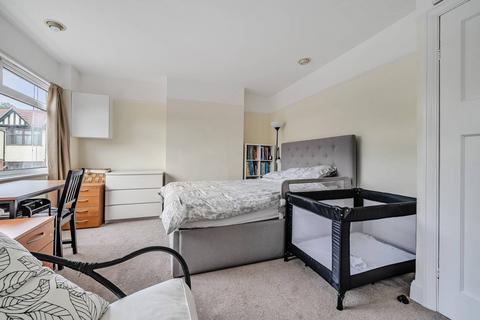 11 Linden Close, Ruislip, HA4 8TN